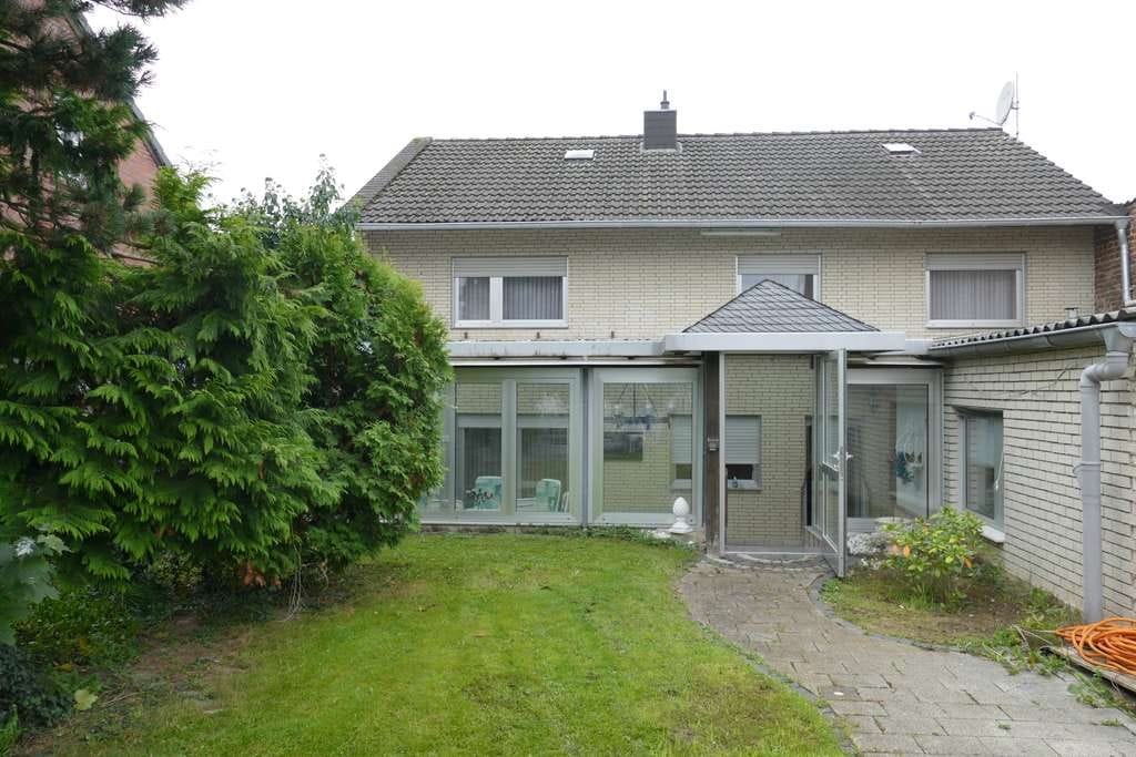 Immobilie in Merzenich - Solides Familienhaus mit großem Garten, Sommerküche und Gartenhaus - Bild 1