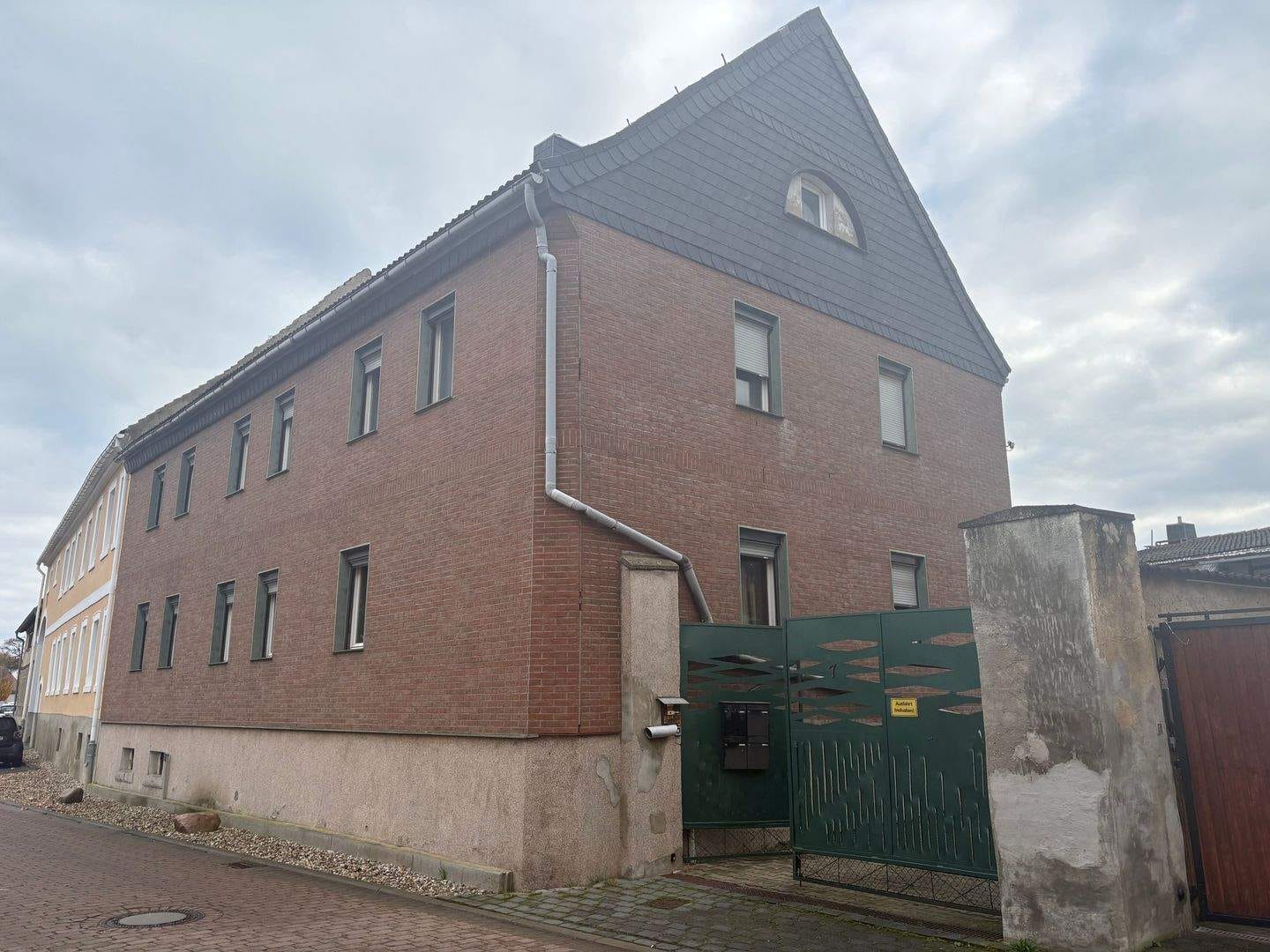 Immobilie in Hohe Börde - 4-Familienhaus mit Nebengelass - Bild 0