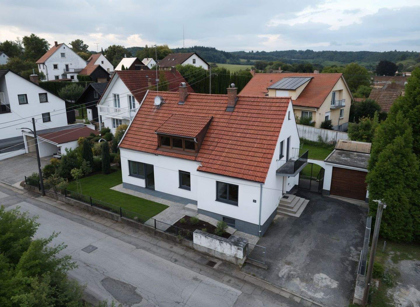 Immobilie in Pöttmes - Charmantes Zweifamilienhaus mit großem Garten und viel Potenzial in Pöttmes - Bild 4