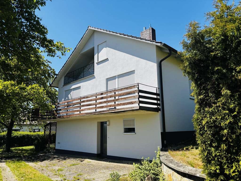 Immobilie in Haßfurt - Top-Lage! Ruhig, sonnig und viel Grün umgebenes Haus mit Einliegerwohnung, Doppelgarage und Garten, - Bild 4