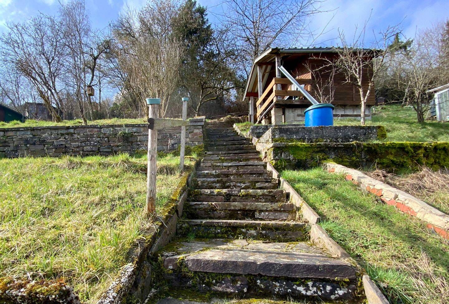 Immobilie in Waxweiler - Einfamilienhaus mit Wintergarten, Grundstück und einer traumhaften Aussicht und mehreren Terrassen in herrlicher, sehr ruhiger Naturlage in Waxweiler. - Bild 3
