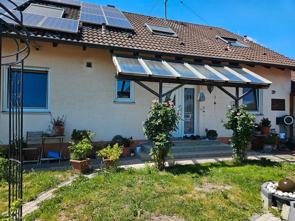 Immobilie in Burgheim - Mehrgenerationen Haus energetisch autark 190 qm WF, Grundstück 820 qm - Bild 0
