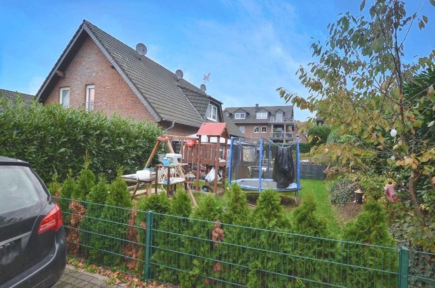 Immobilie in Bedburg-Hau - Kapitalanlage mit Zukunft - Voll vermietetes modernes und gepflegtes 3-Parteienhaus im Reihenhausstil in Bedburg-Hau - Bild 2