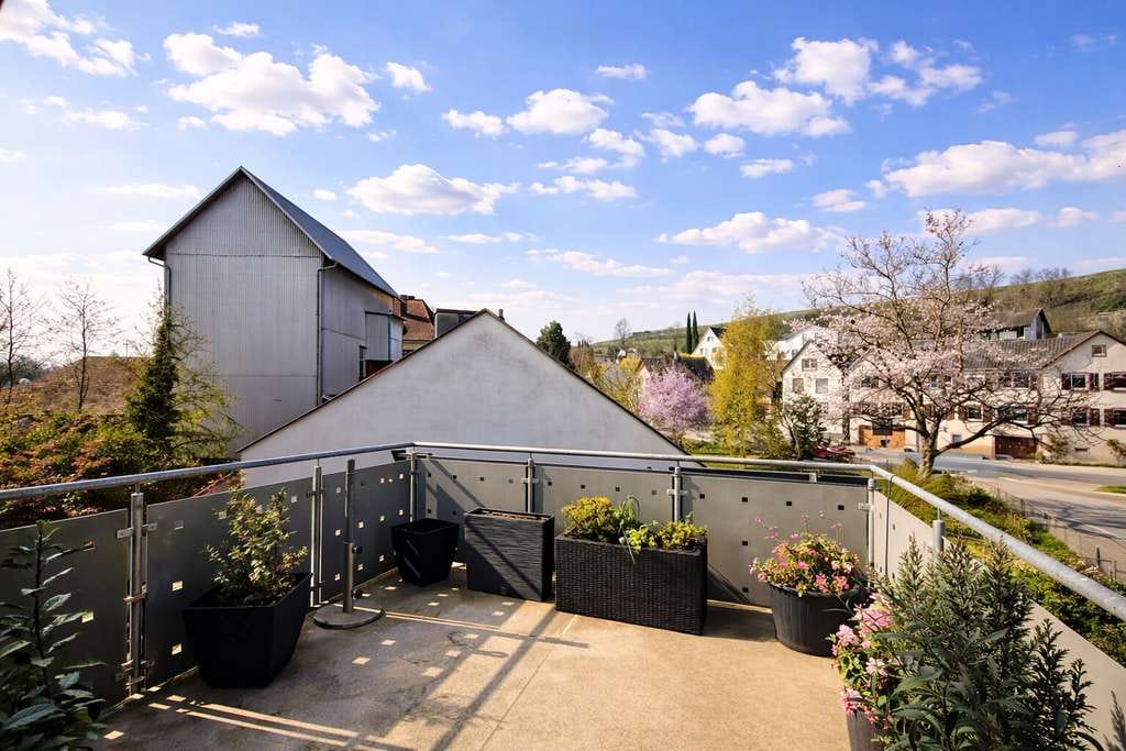 Immobilie in Bahlingen - Schöner Wohnen in Bahlingen am Kaiserstuhl
2,5 ZIMMER EIGENTUMSWOHNUNG MIT SONNENBALKON & GARAGE - Bild 3