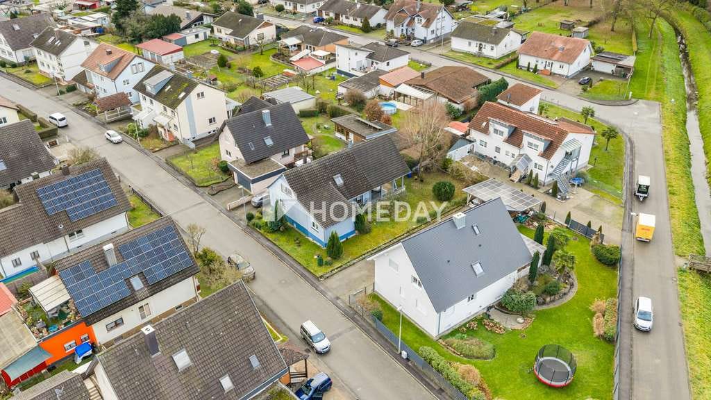 Immobilie in Kappel-Grafenhausen - Ihr neues Zuhause für die Familie: Großzügiges Haus mit Garten, Garagen und Gestaltungsspielraum - Bild 2