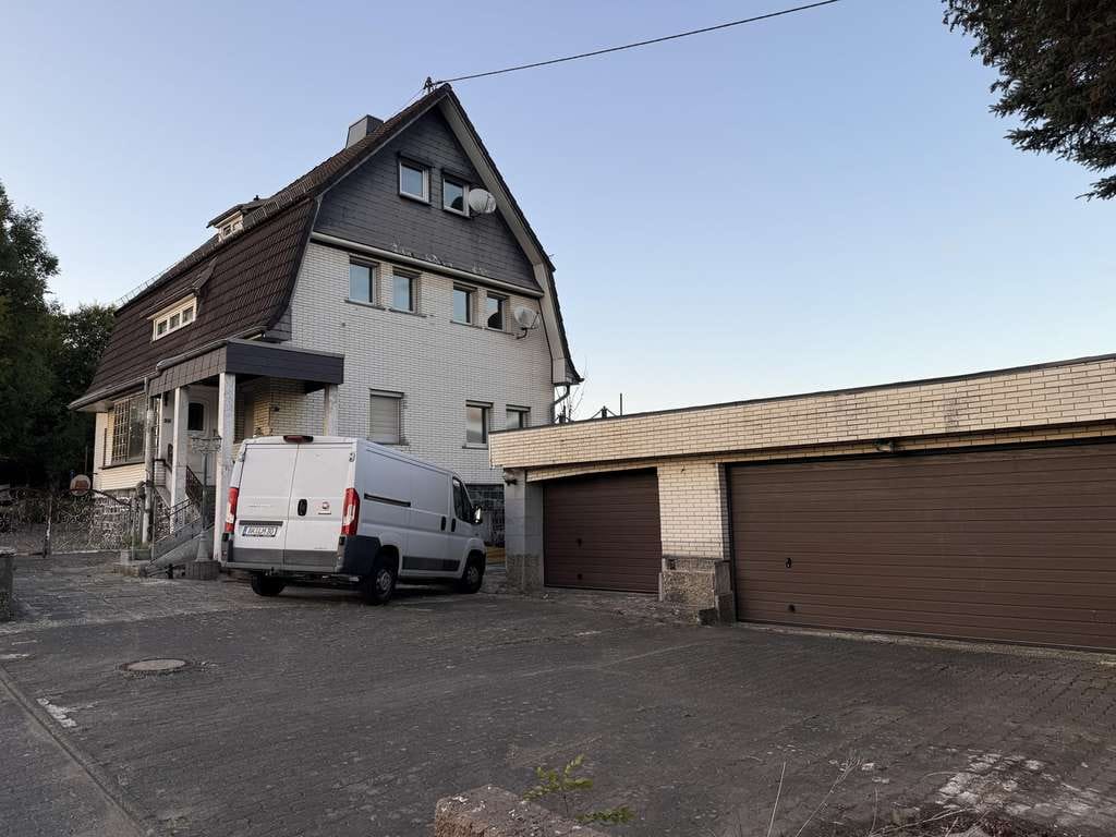 Immobilie in Helmenzen - Viel Haus für’s Geld - Großzügiges Wohnhaus mit Garage, Brunnen & Potenzial - Bild 1