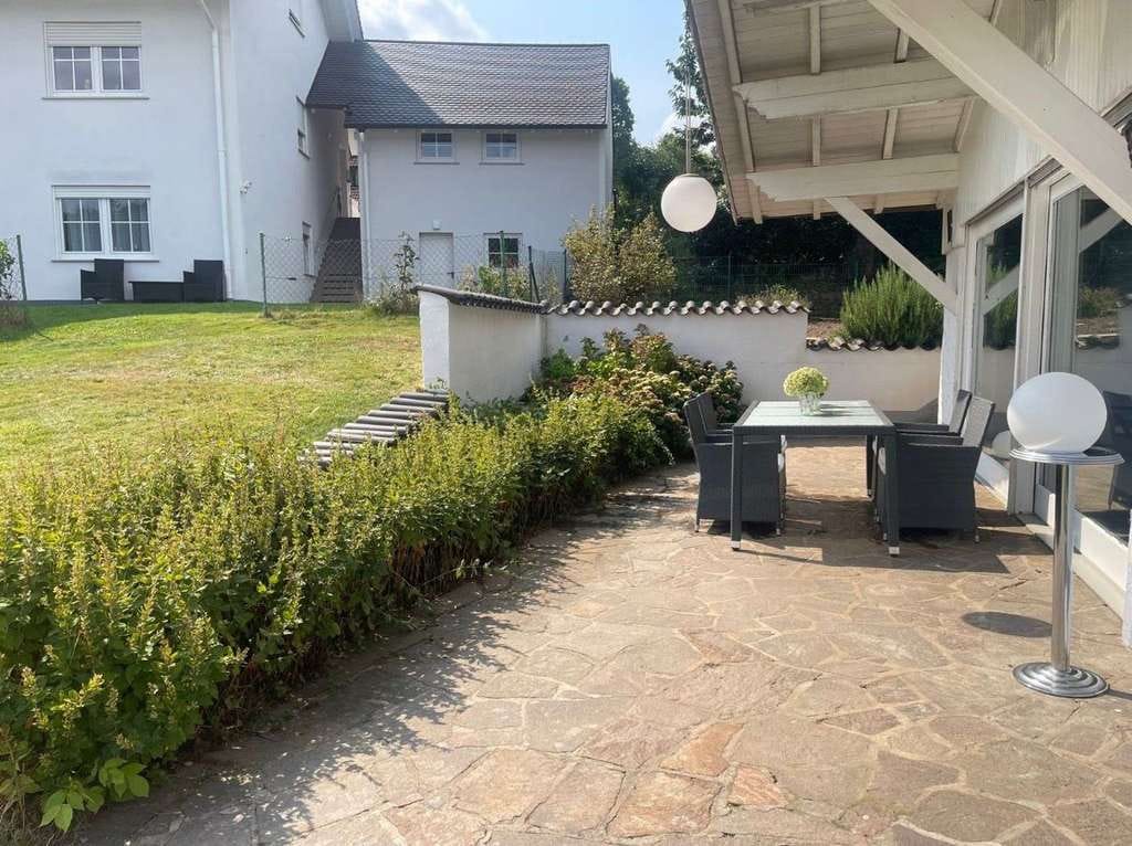Immobilie in Krombach - Bungalow-Potenzial mit Außergewöhnlicher Architektur - Wohnen auf einer Ebene - Bild 2