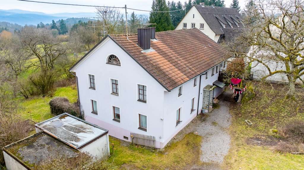 Immobilie in Albbruck - Ländliche Ruhe + XXL-Grundstück – vielseitig nutzbares Haus - perfekt für Naturliebhaber! - Bild 0