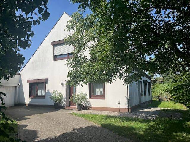 Immobilie in Delmenhorst - Renovierungsbedzftiges Zweifamilienhaus  - Bild 0