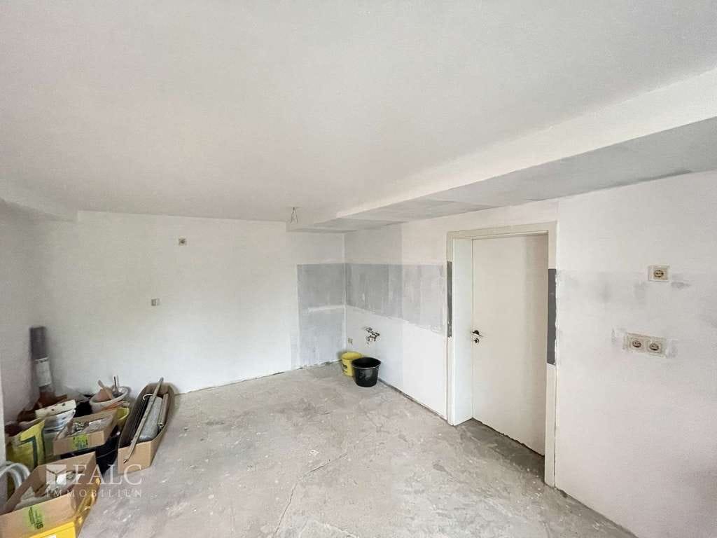 Immobilie in Rehlingen-Siersburg - Idyllisches Landhaus mit Scheune, Garage & Brunnen – Entwicklungspotenzial! - Bild 4