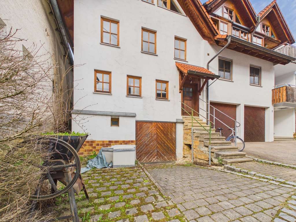 Immobilie in Neidlingen - Doppelhaushälfte mit Charakter und großem Garten in Neidlingen - Bild 1
