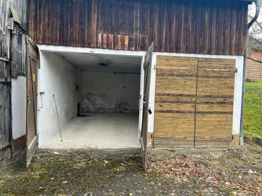 Immobilie in Beratzhausen - Großzügige Bauernscheune mit Nebengebäuden und Garagen  - Bild 1