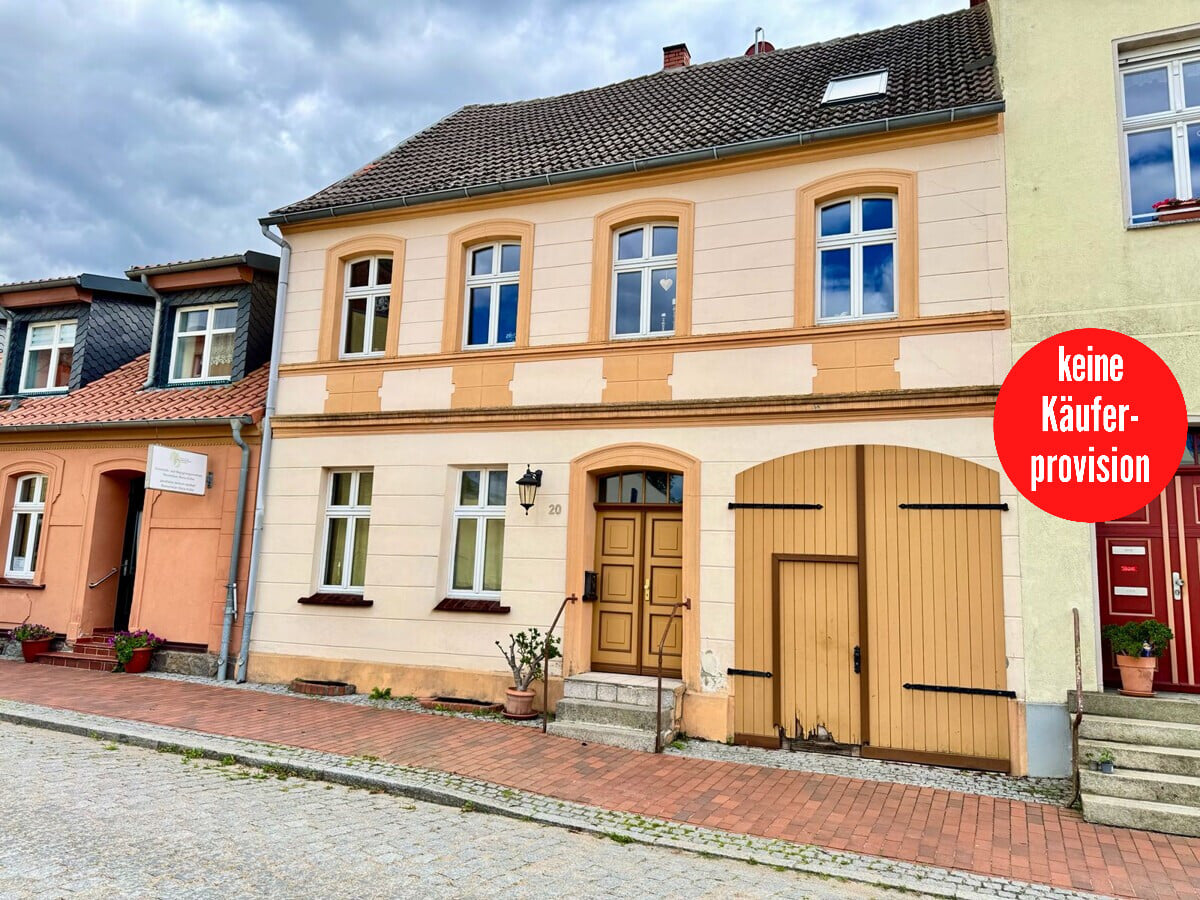 Immobilie in Penkun - HORN IMMOBILIEN ++ Wohnhaus mit zwei Wohneinheiten und Gartengrundstück am See in Penkun - Bild 0