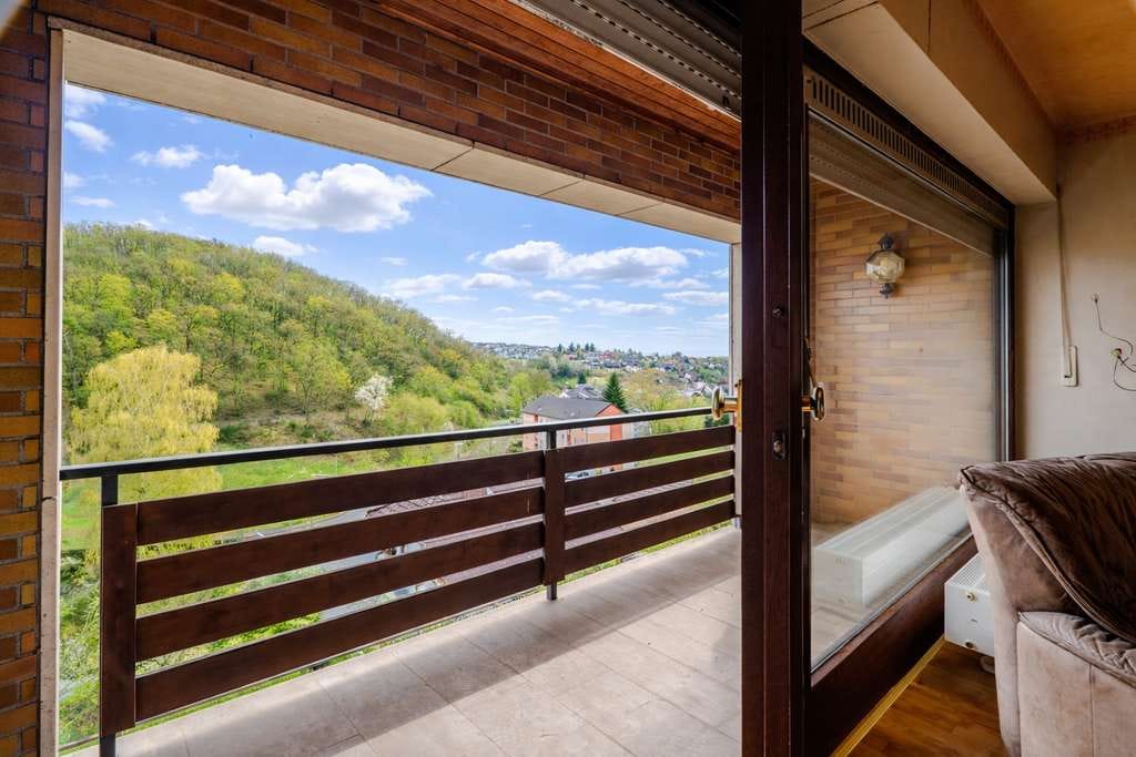 Immobilie in Aßlar - Großzügiges Einfamilienhaus mit Indoor-Pool, Sauna und traumhaftem Bergblick in Hanglage von Aßlar - Bild 4