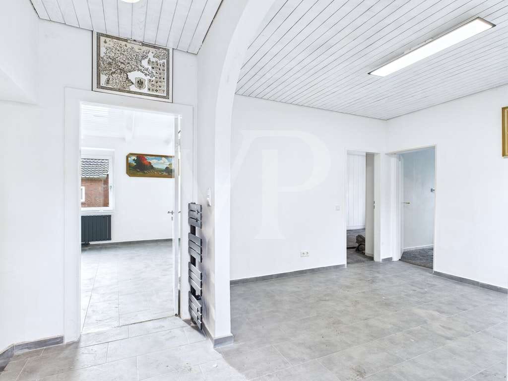 Immobilie in Moormerland - Neuwertiges Einfamilienhaus mit moderner Technik und Terrasse von 2025 - Bild 1