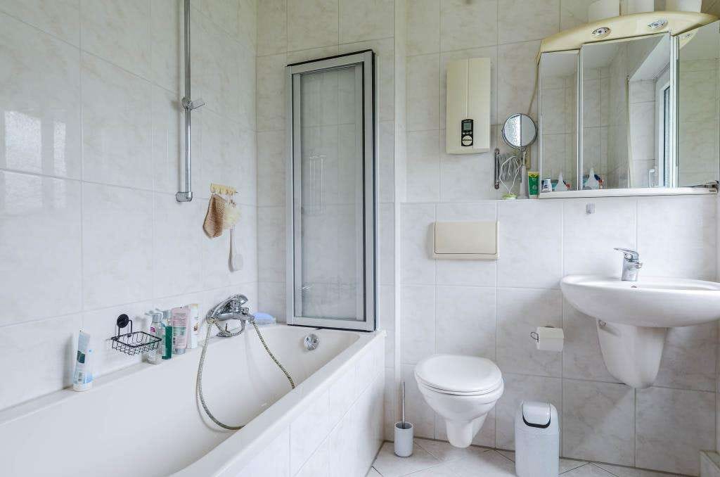 Immobilie in Leverkusen - Dreifamilien-Stadthaus * zwei Wohnungen werden leer übergeben * Garage * Garten * zwei Stellplätze - Bild 4