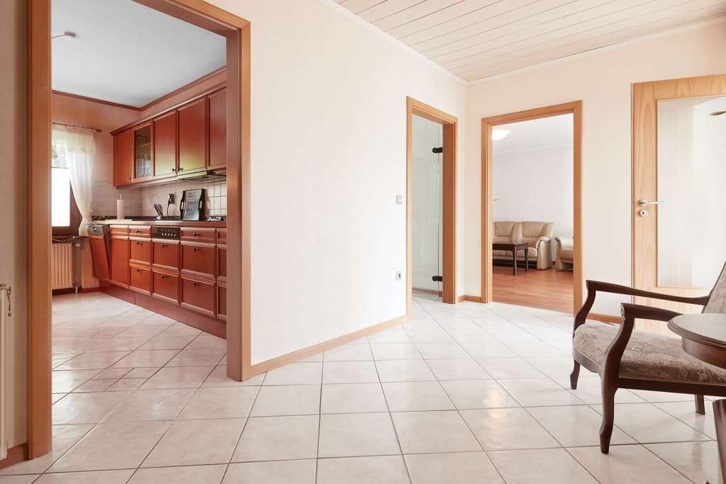 Immobilie in Oyten - Wohnen auf einer Ebene – gepflegter Flachdachbungalow mit Wintergarten, Garage und neuwertigem Bad - Bild 4