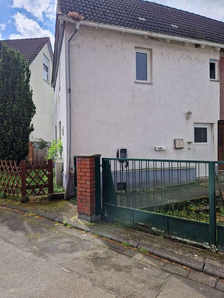 Immobilie in Glauburg - Glauburg - Handwerkerpotenzial -3Zi Haus mit Garten,Scheune und E-Ladestation - Bild 1