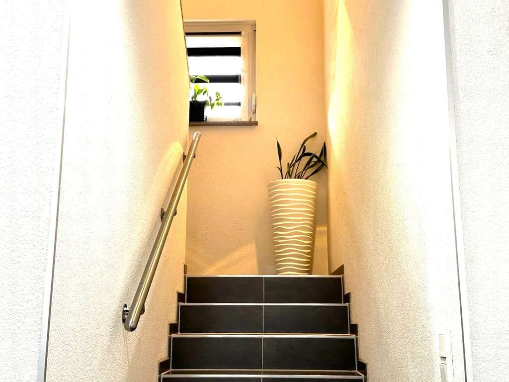 Immobilie in Winden im Elztal - Hochwertiges Einfamilienhaus mit Einliegerwohnung, Doppelgarage und bester Energieeffizienz - Bild 3