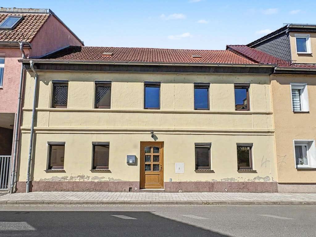 Immobilie in Eilenburg - Zentral gelegenes Reihenmittelhaus mit Entwicklungspotenzial und Innenhof in Eilenburg - Bild 0