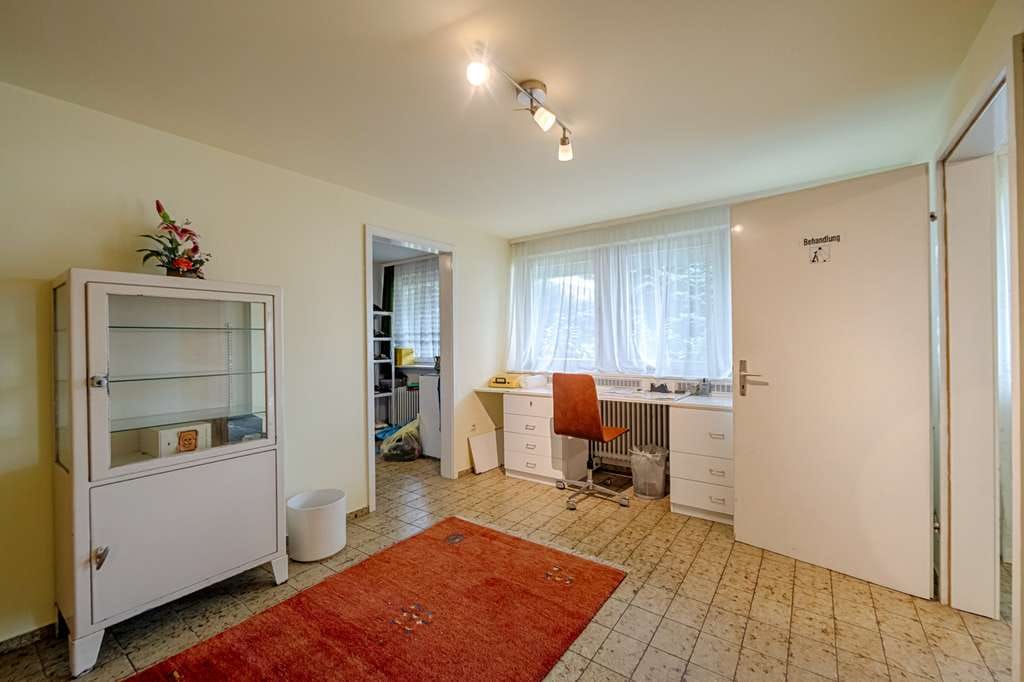 Immobilie in Kirchardt - Raum für Ideen: Besonderes Architektenhaus mit großem Garten und kleinem Gewerbeanteil - Bild 2