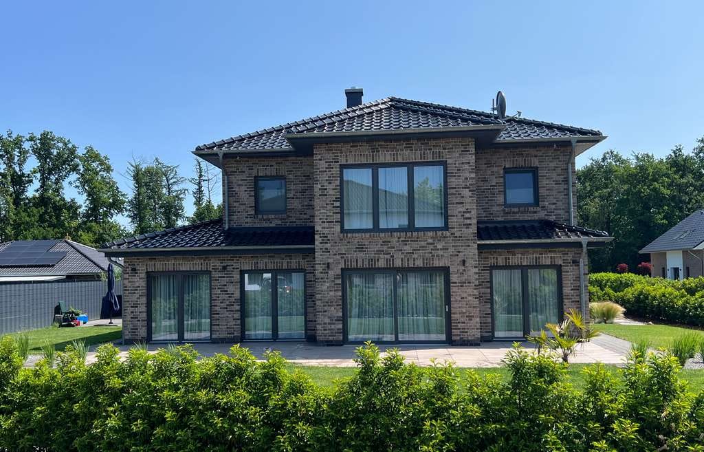 Immobilie in Großenkneten - Modernes & neuwertiges Wohnen: Exklusives Einfamillienhaus mit Doppelgarage & Sonnenterasse - Bild 0