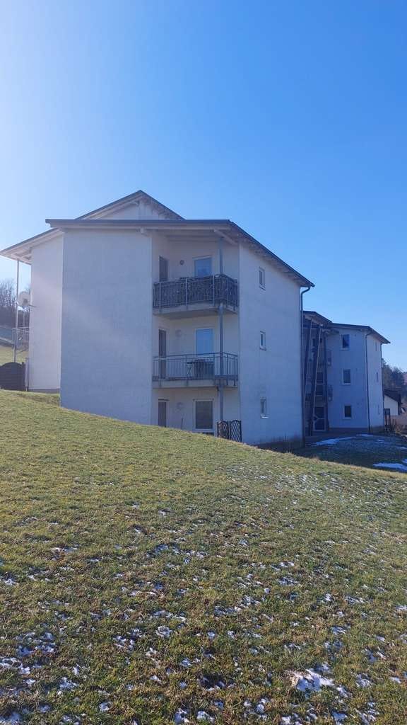 Immobilie in Bad Laasphe - ETW - vermietet - am Ortsrand von Feudingen mit Balkon in einem Mehrfamilienhaus - Bild 1