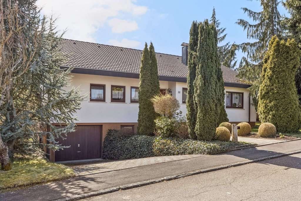 Immobilie in Rietheim-Weilheim - Familienhaus im Grünen – viel Platz, großes Grundstück und Ausbaupotenzial - Bild 1