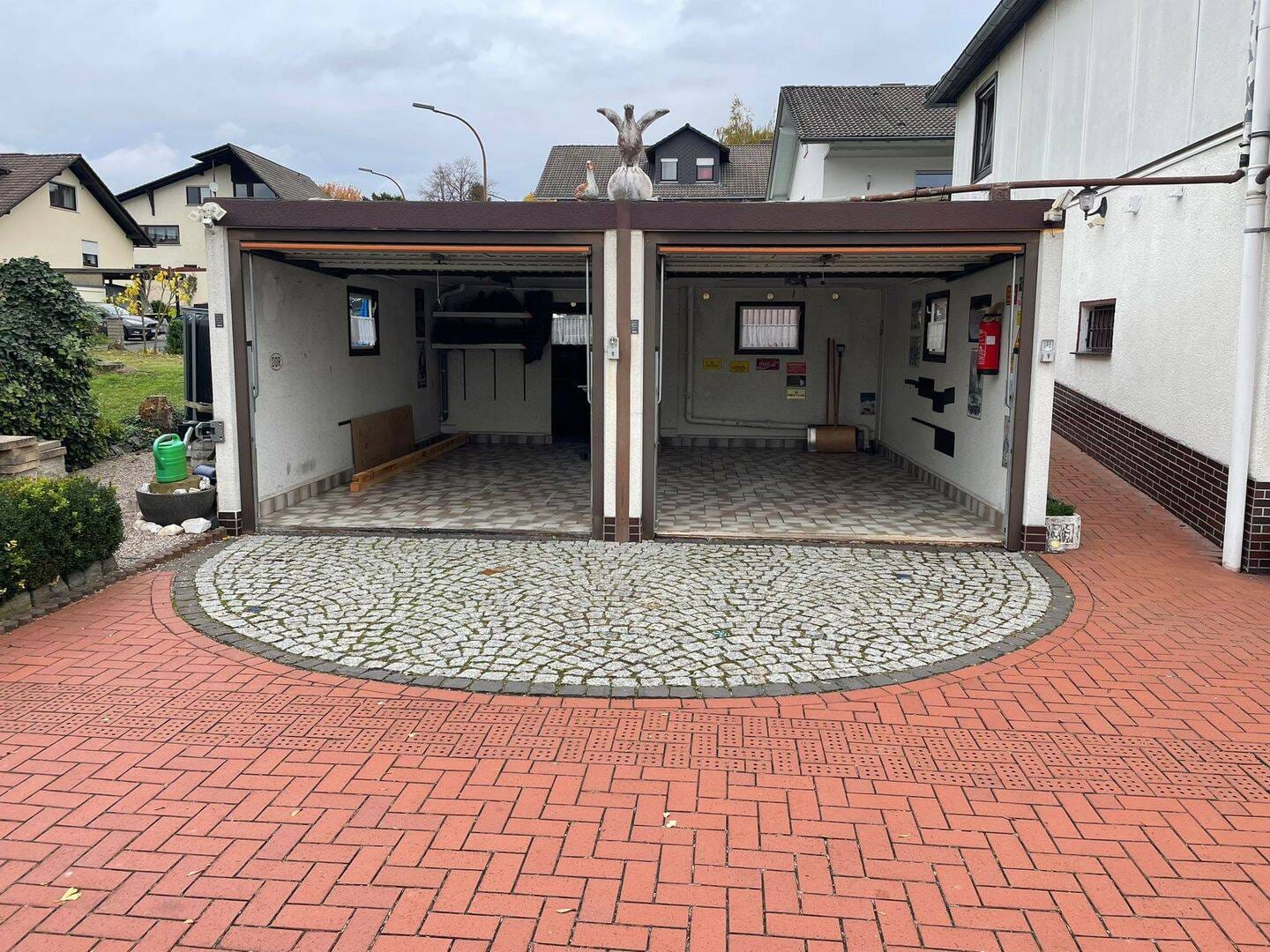 Immobilie in Wehretal - ---- KAUFPREISANPASSUNG---- Einfamilienhaus in schöner und begehrter Lage in Reichensachsen mit großem Balkon und großem Grundstück, 3 Garagen - Bild 2