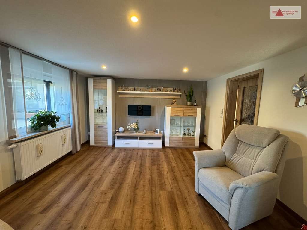 Immobilie in Grünhain-Beierfeld - Ihr neues Zuhause mit Panoramablick – großzügige Doppelhaushälfte in Beierfeld - Bild 2