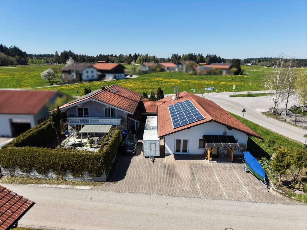 Immobilie in Wonneberg - Moderne Wohn- und Gewerbeimmobilie zwischen Waging und Traunstein - Erbbaurecht! - Bild 1