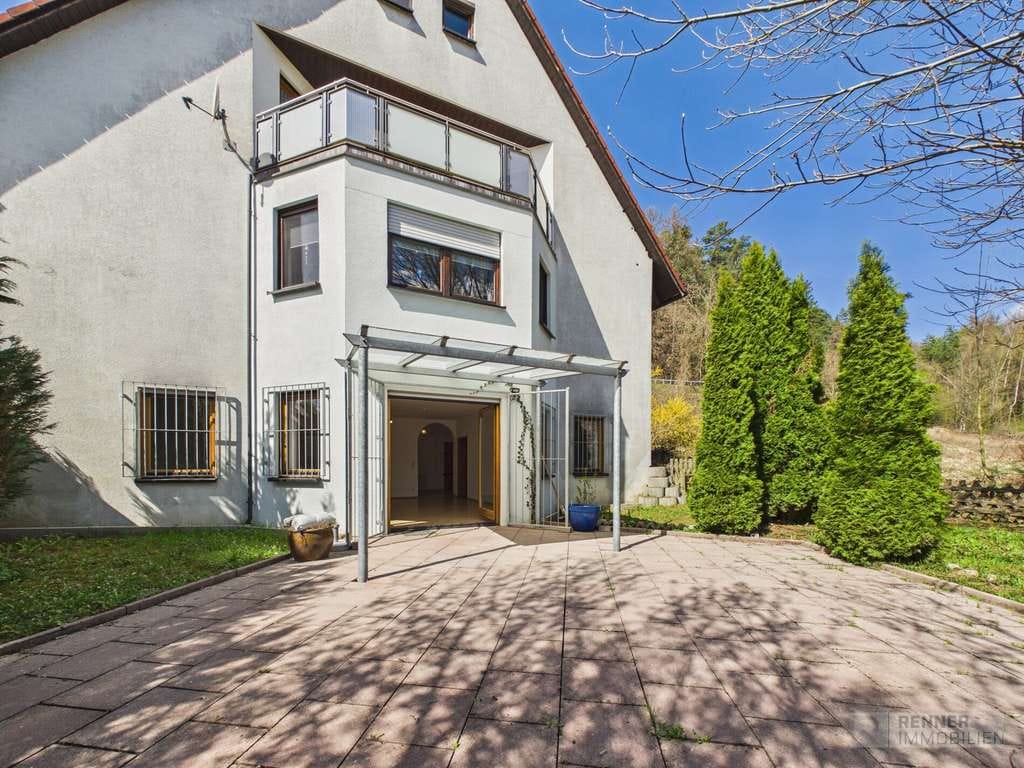 Immobilie in Ebermannstadt - Stilvolle 3-Zimmer-Wohnung mit großzügiger Terrasse und lichtdurchflutetem Wohnkonzept - Bild 0