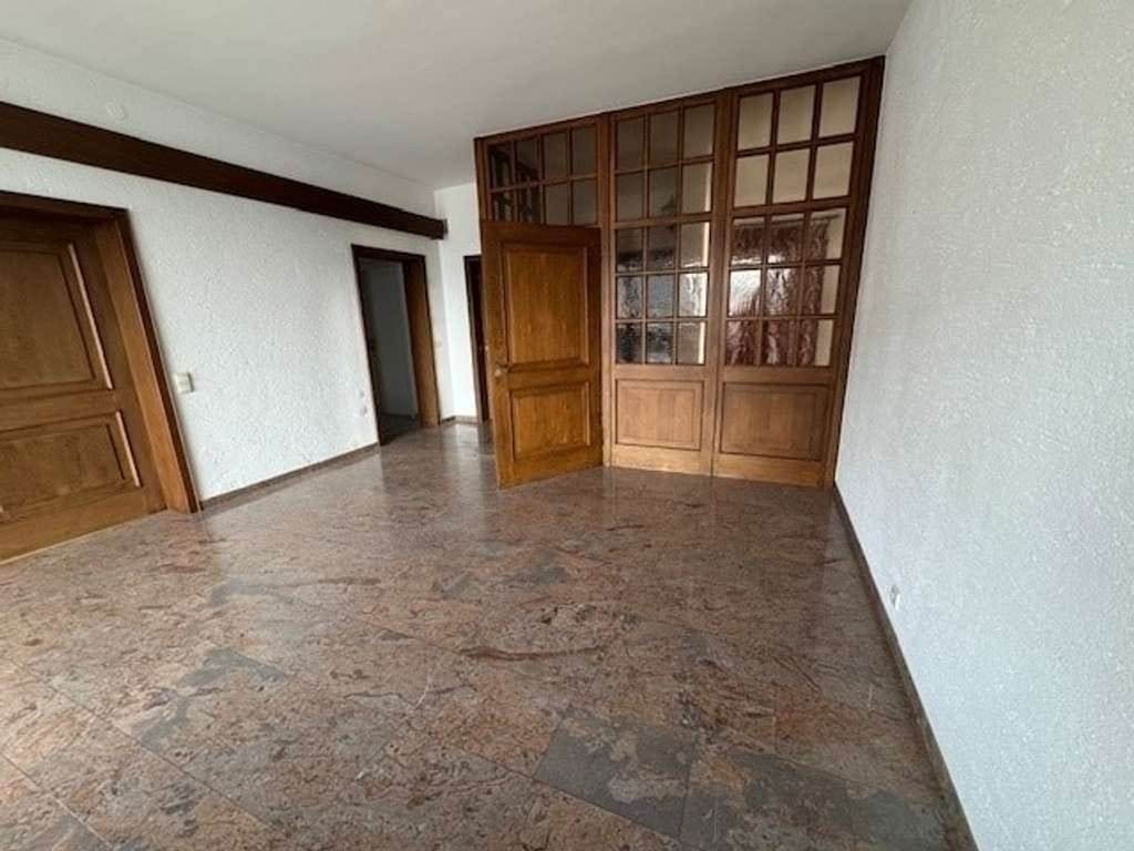 Immobilie in Mayen - Weitblick-Raum-Möglichkeiten – Großzügiges 2-Fam.Haus in begehrter Wohnlage - Bild 2