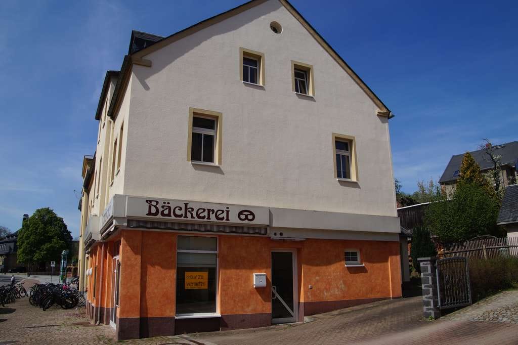 Immobilie in Oelsnitz/Erzgeb. - Wohn- & Geschäftshaus mit Entwicklungspotential - 20.000 euro Miete möglich - Bild 1
