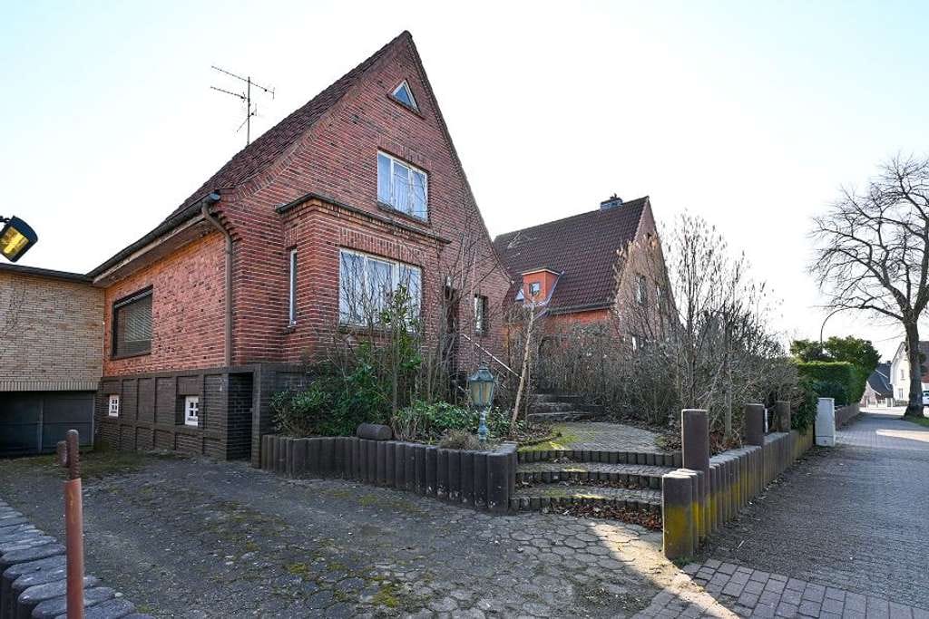 Immobilie in Bad Oldesloe - Handwerker aufgepasst! Sanierungsbedürftiges Einfamilienhaus in Bad Oldesloe - Bild 1