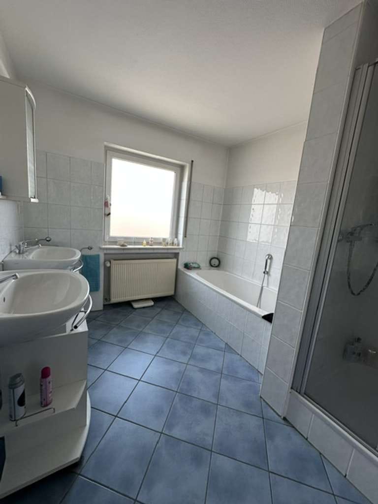 Immobilie in Wehrheim - Großzügiges Familienhaus mit Garten und Garage in ruhiger Ortskernlage - Bild 3