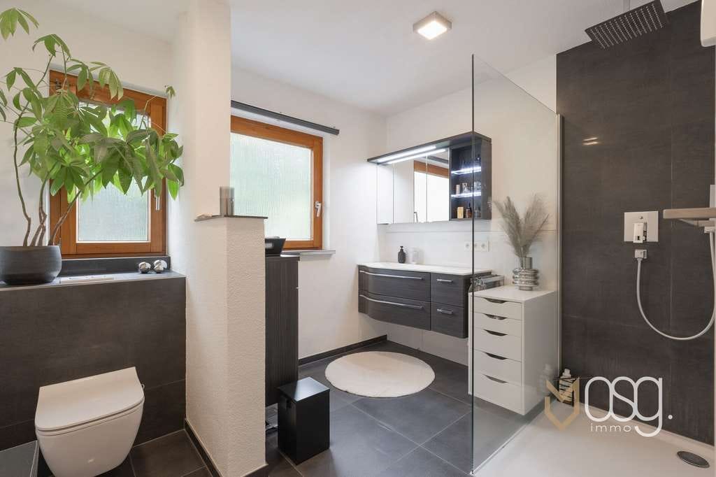 Immobilie in Donzdorf - Direkt einziehen ohne Renovieren, 3 Zimmer Wohnung mit Einbauküche und Kaminofen - Bild 2