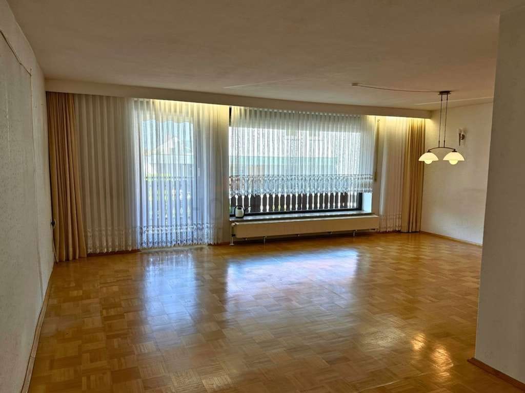 Immobilie in Schweinfurt - Preisreduzierung: Attraktive, familienfreundliche 5-Zim.-Wohnung mit Garten am Schweinfurt-Steinberg - Bild 4