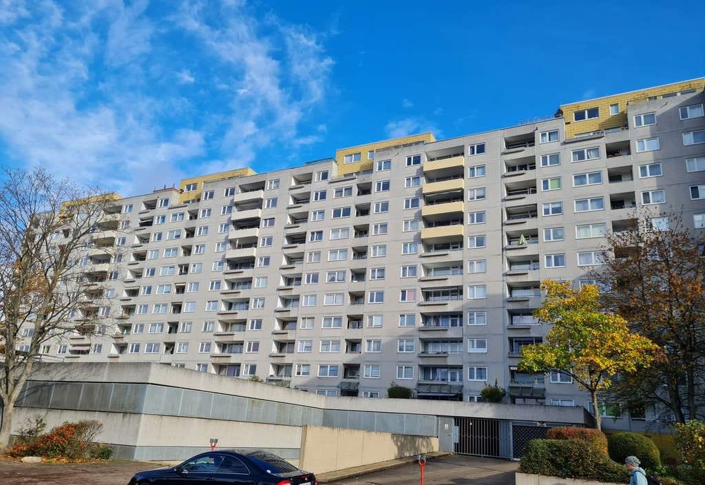 Immobilie in Laatzen - Vermietete 3 Zi.-ETW + 1 TG Platz im 10. OG in Laatzen - Bild 1