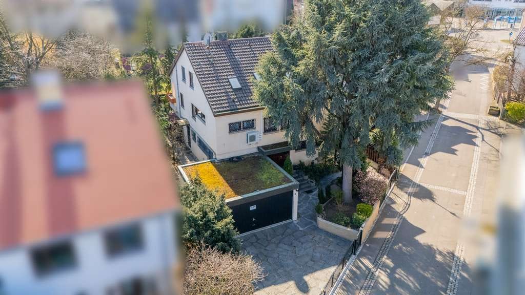 Immobilie in Korntal-Münchingen - Attraktives Zweifamilienhaus  in ruhiger, zentrumsnaher Lage - Bild 0
