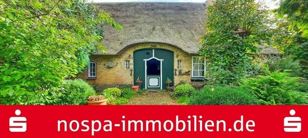 Immobilie in Stapel - Liebhaberobjekt: Reetdachhaus mit Potenzial zur Entfaltung des ursprünglichen Charmes!   - Bild 0
