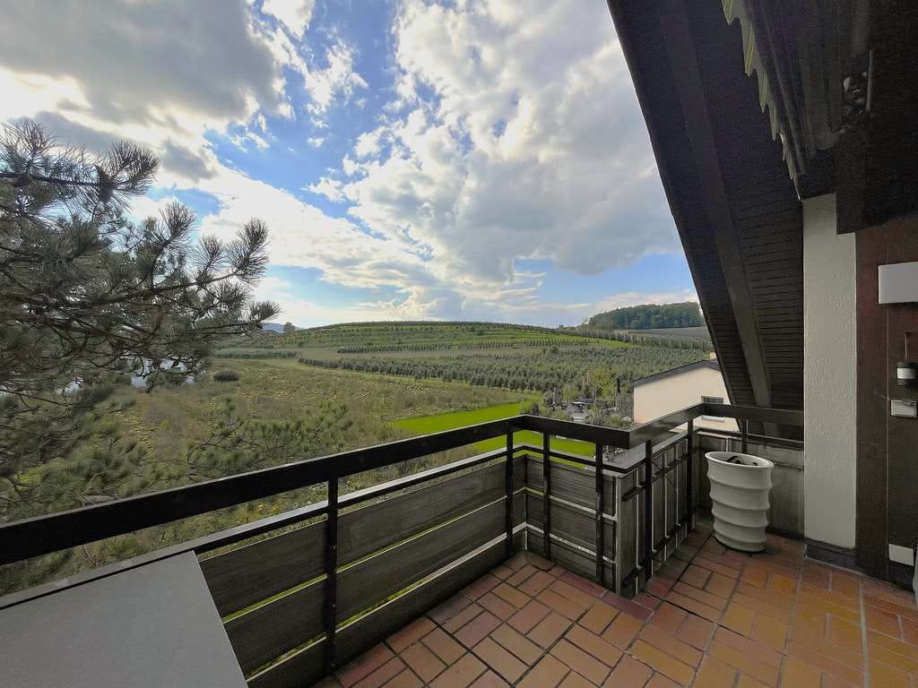 Immobilie in Büsingen am Hochrhein - Großzügige Dachgeschosswohnung mit Penthouse-Charakter - Bild 2