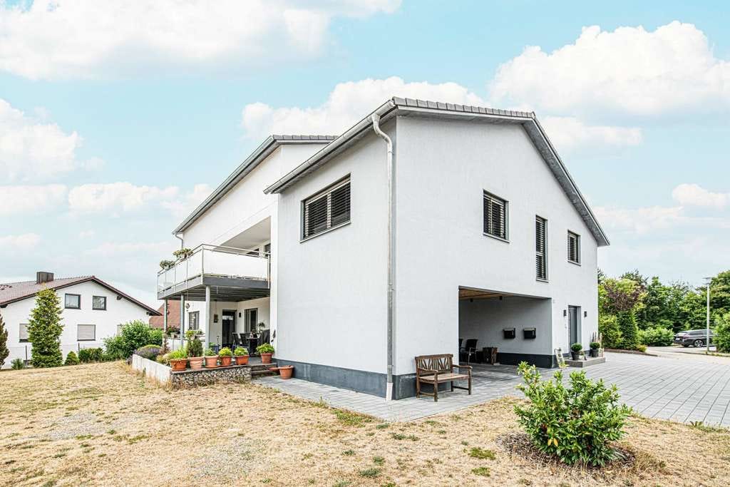 Immobilie in Roding - Modernes Wohnerlebnis – Großzügiges Zweifamilienhaus mit nachhaltiger Energietechnik und sofortiger  - Bild 4