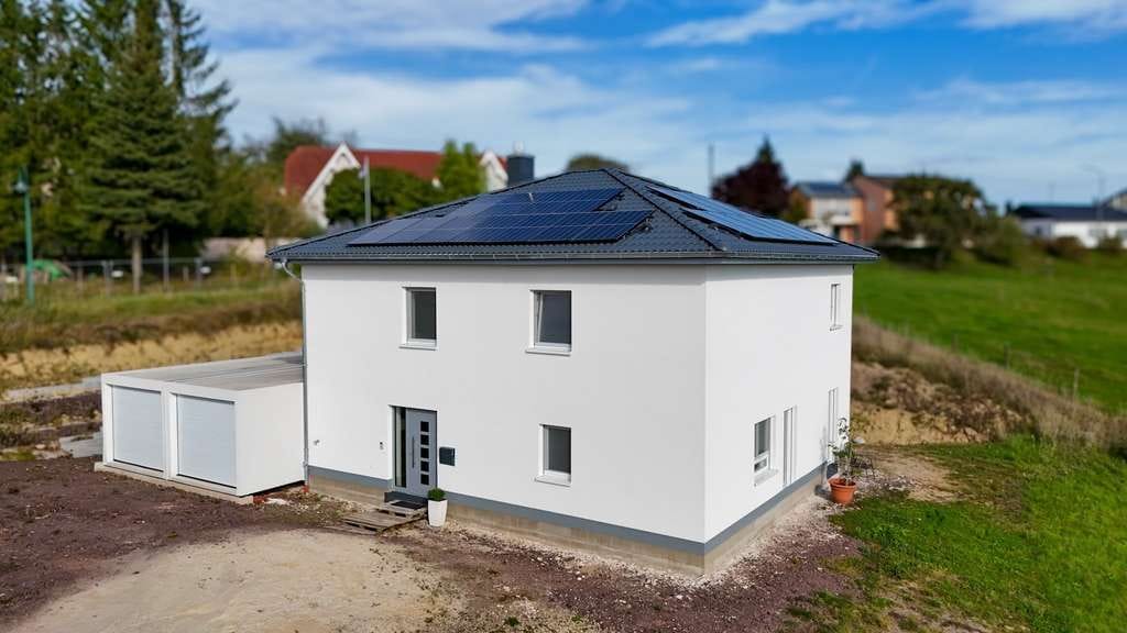Immobilie in Gondorf - Modernes Neubauhaus mit 1.330 m² Grundstück, PV-Anlage & Doppelgarage in monolithischer Bauweise ( - Bild 0