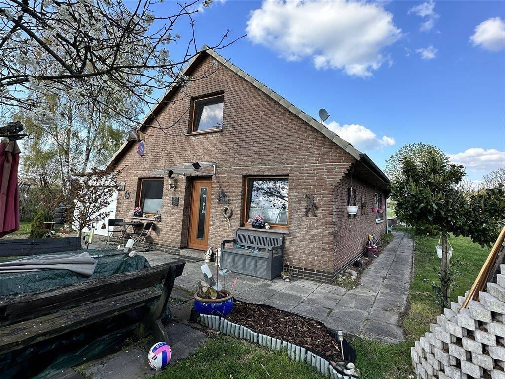 Immobilie in Hude (Oldenburg) - Kleines Wohnhaus Nähe Hude am Waldrand! - Bild 1