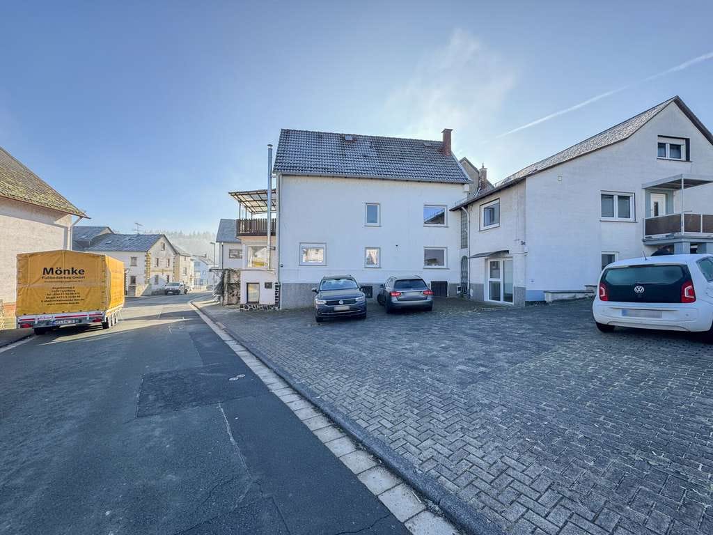 Immobilie in Weilburg - Großes Grundstück mit zwei renovierten Einfamilienhäuser und einer Einliegerwohnung vor Weilburg! - Bild 4