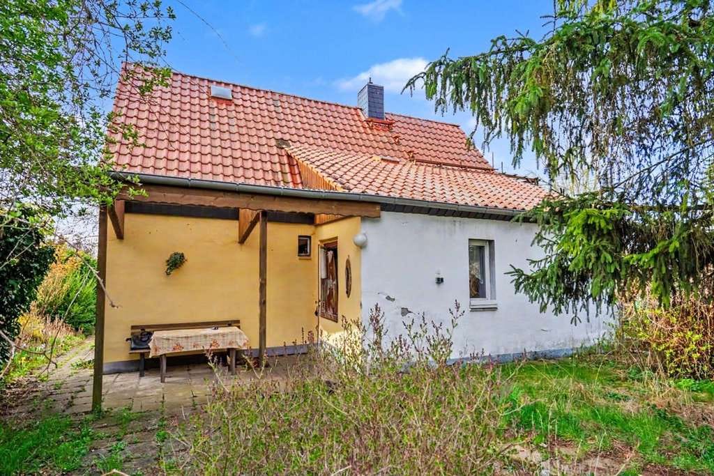 Immobilie in Halle (Saale) - Ihr eigenes Zuhause: Grundstück mit Einfamilienhaus in der Gottfried-Keller-Siedlung in Halle - Bild 1