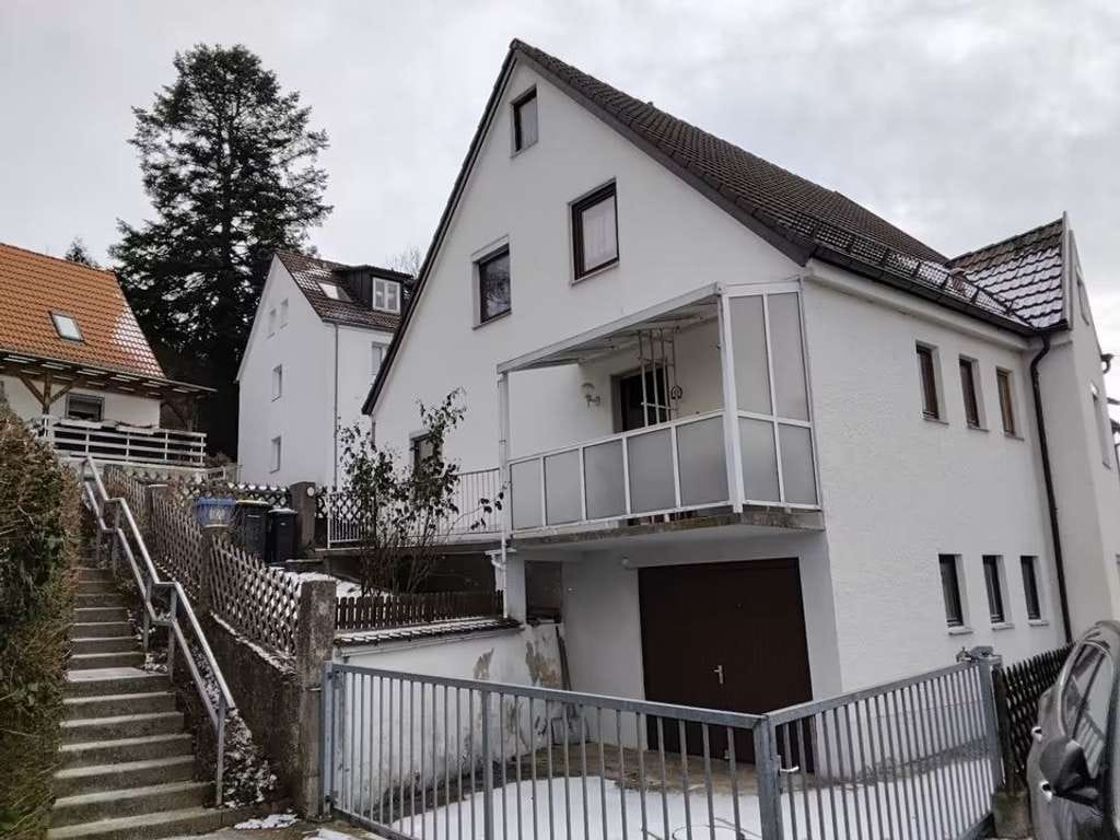 Immobilie in Leipheim - Kleines Stadthaus, großes Potenzial: 4 Zimmer, Garage & Dachboden in Top-Lage - Bild 0