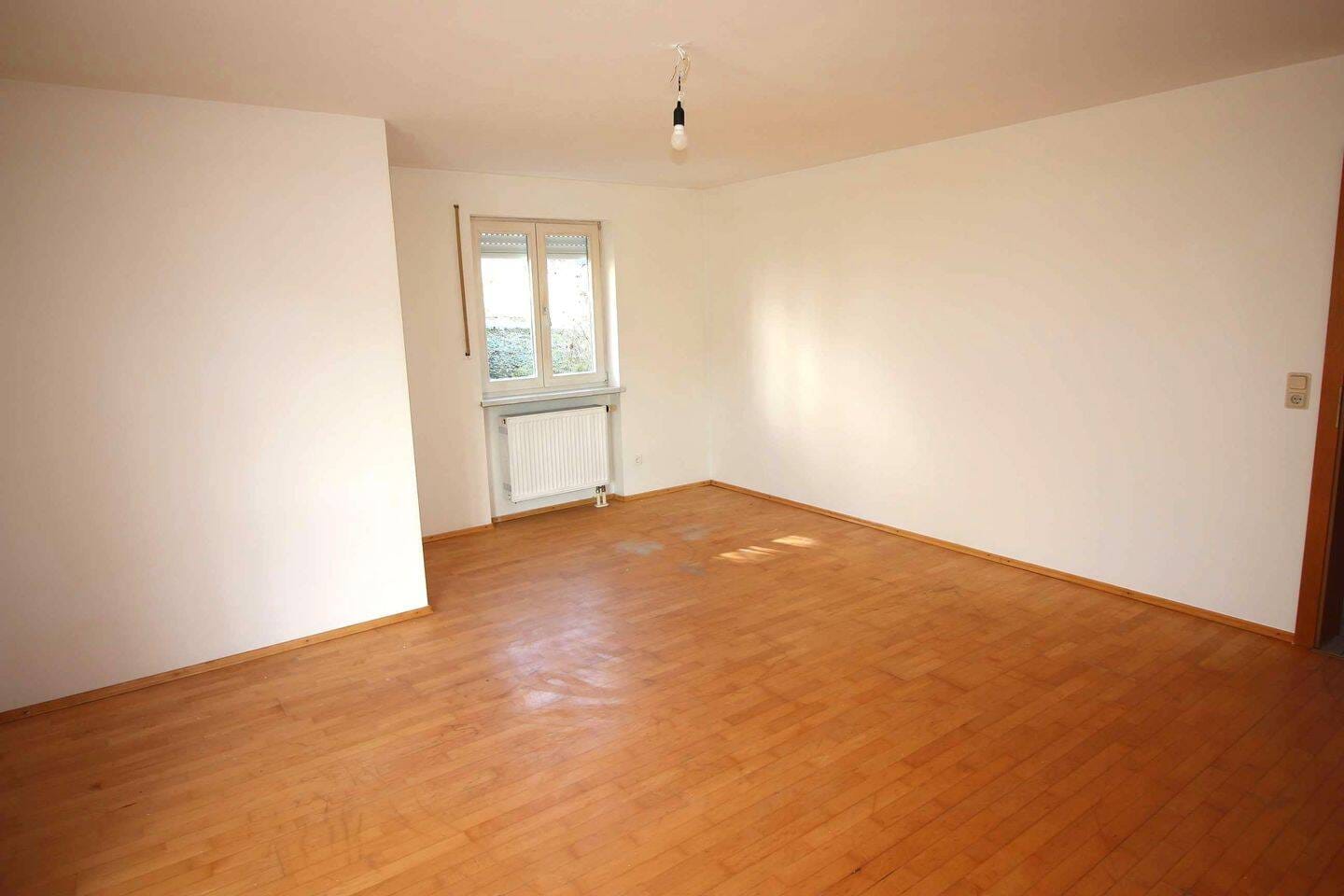 Immobilie in Deggendorf - Schöne 3-Zimmer-Erdgeschoss-Wohnung mit Terrasse in Deggendorf / Mietraching - Bild 2