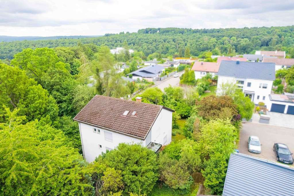 Immobilie in Heidenheim an der Brenz - Großzügiges Einfamilienhaus mit riesigem Grundstück auf dem Mittelrain in ruhiger Lage - Bild 2